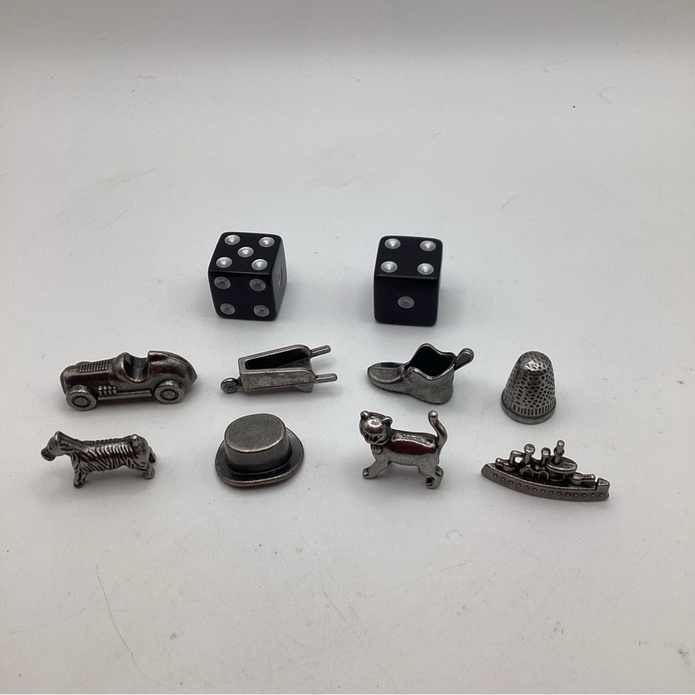 Monopoly 2016 Silverline Edition 8 Tokens And Pair Of Black Dice